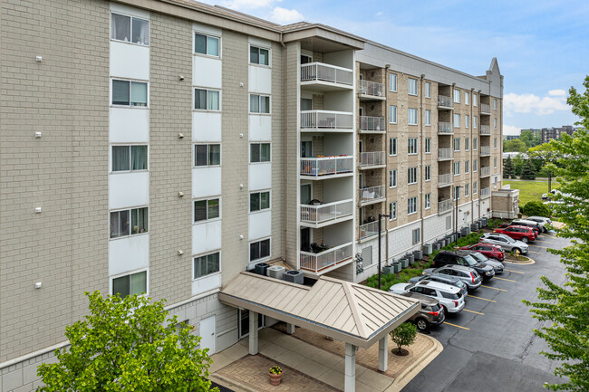 Yorkbrook Place in Lombard, IL - Foto de edificio - Building Photo