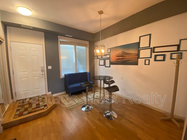 1331 Ellis St in Kelowna, BC - Building Photo - Building Photo