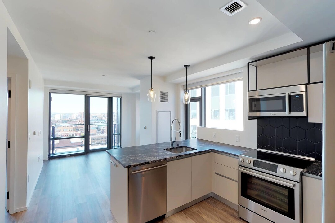 348 Harrison Ave, Unit 909 in Boston, MA - Building Photo