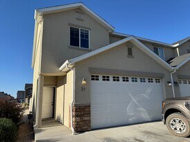 173 E Fiddlers Canyon in Cedar City, UT - Building Photo