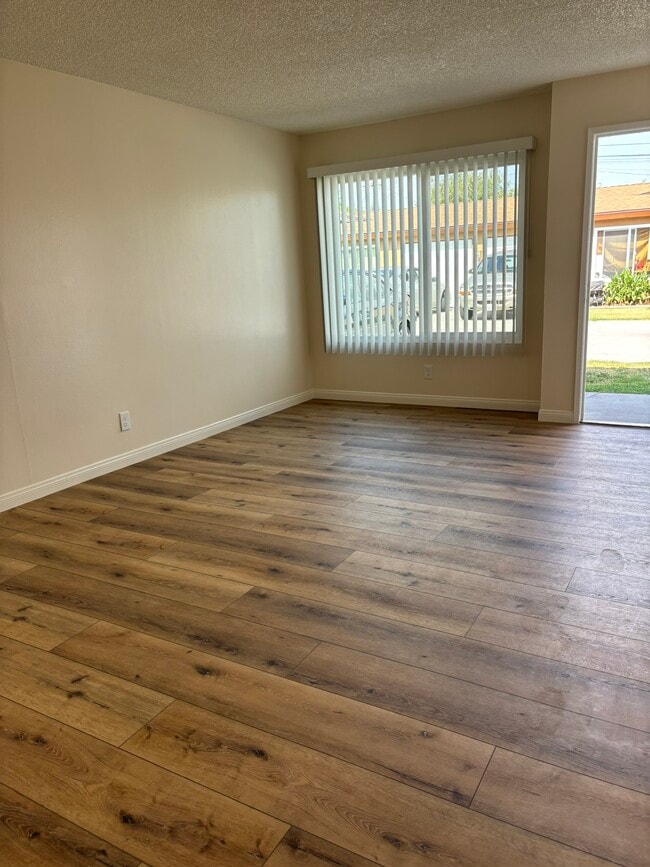 Cedar Apartments in Bellflower, CA - Building Photo - Building Photo