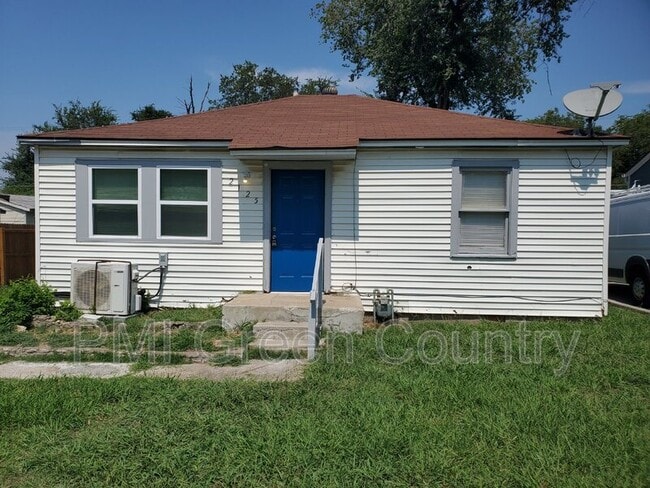 property at 2125 E Seminole St