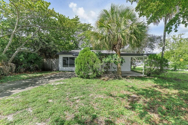 747 NW 1st Terrace in Deerfield Beach, FL - Building Photo - Building Photo
