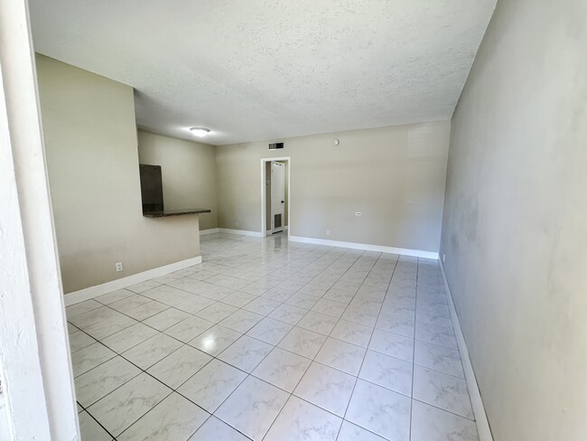 2121 N Ocean Blvd, Unit #2 in Fort Lauderdale, FL - Foto de edificio - Building Photo