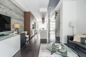 852 Dundas St W in Toronto, ON - Building Photo - Building Photo