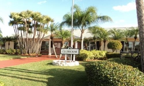 Amber Glades Manufactured Housing in Safety Harbor, FL - Building Photo