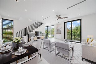 1052 N Victoria Park Rd in Fort Lauderdale, FL - Building Photo