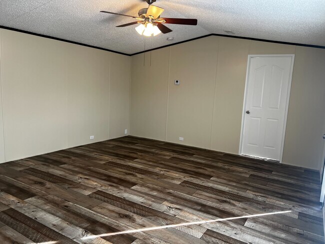 709 N Collins Fwy in Howe, TX - Building Photo - Building Photo