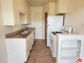 939 N Stanley Ave in West Hollywood, CA - Building Photo - Building Photo