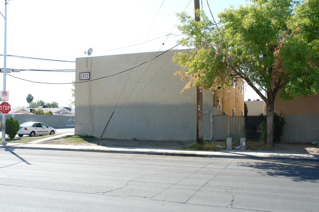 1301 N 23rd St in Las Vegas, NV - Foto de edificio - Building Photo