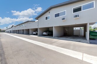 Dover Heights in Newport Beach, CA - Building Photo - Building Photo