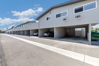 Dover Heights in Newport Beach, CA - Foto de edificio - Building Photo