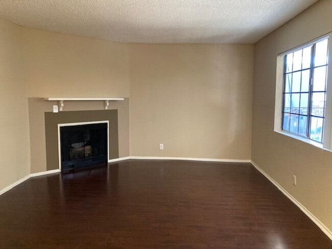 11225 Huston St in Los Angeles, CA - Building Photo - Building Photo