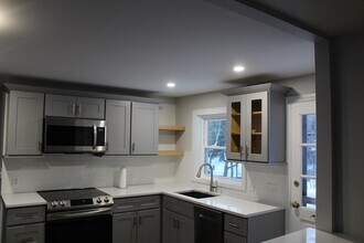 2 Norman Ave in West Bridgewater, MA - Building Photo - Building Photo