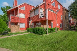 9825 Walnut St in Dallas, TX - Building Photo