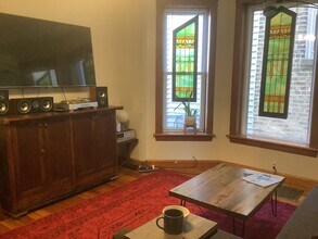 1913 N Kimball Ave, Unit 1R in Chicago, IL - Foto de edificio - Building Photo