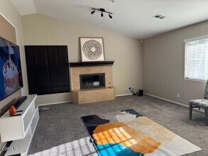 10975 Darling Rd in Ventura, CA - Building Photo - Building Photo