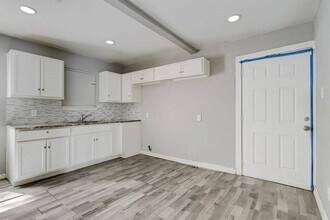 7438 Bywood St in Houston, TX - Building Photo - Building Photo