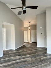 5358 Summerlake St SE in Salem, OR - Foto de edificio - Building Photo