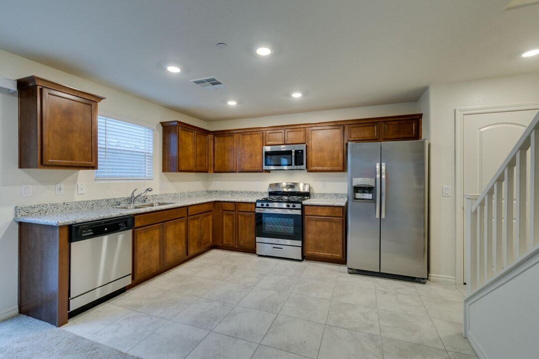301 Rain Quail Wy in Henderson, NV - Building Photo
