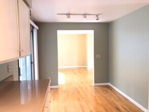 12864 103rd Pl NE in Kirkland, WA - Building Photo - Building Photo