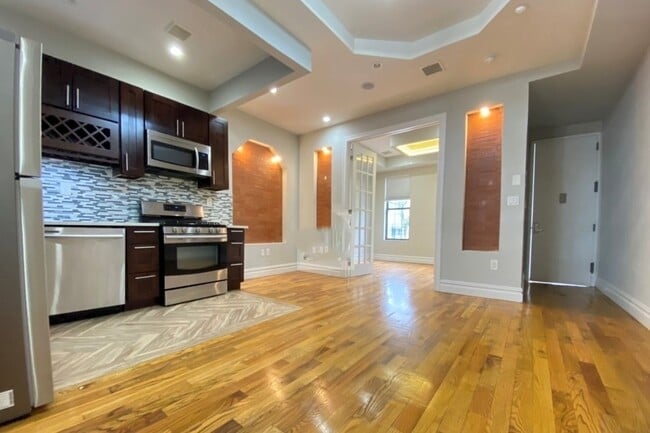 1205 Jefferson Ave, Unit 1 in Brooklyn, NY - Building Photo - Building Photo