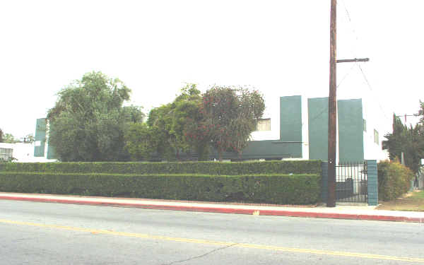 360 N Cerritos Ave in Azusa, CA - Foto de edificio