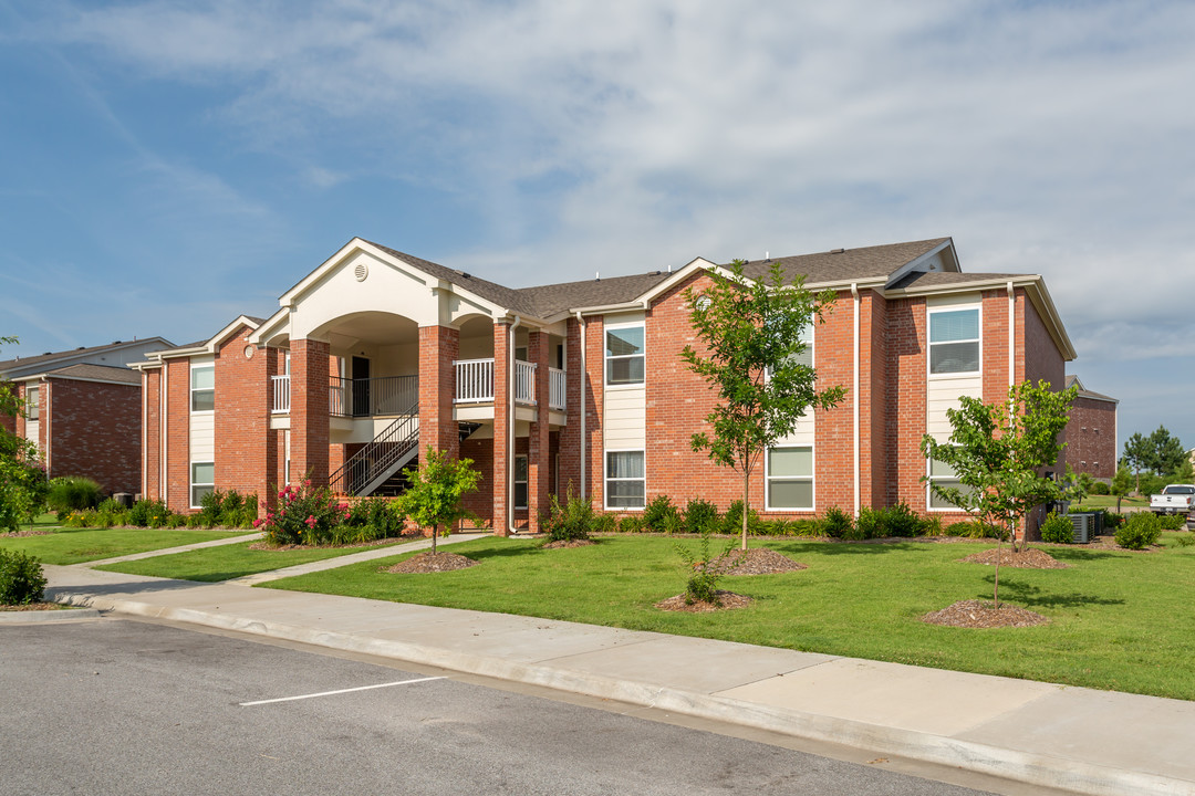 The Links at Fayetteville in Fayetteville, AR - Building Photo