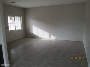 6201 N Tower Ln in Prescott Valley, AZ - Foto de edificio - Building Photo