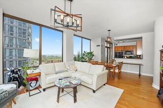 233 E 13th St in Chicago, IL - Building Photo - Building Photo
