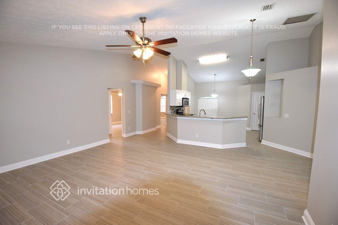 9828 Cristina Dr in Riverview, FL - Foto de edificio