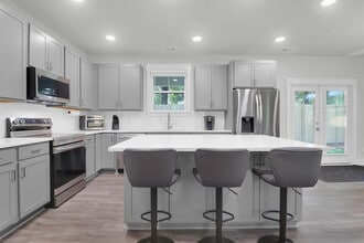 2755 Tyler St in North Charleston, SC - Foto de edificio - Building Photo