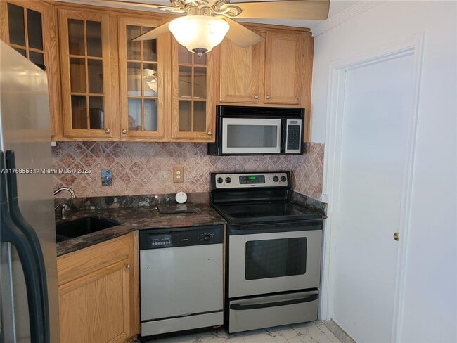 4200 NW 3rd Ct, Unit 324 in Plantation, FL - Foto de edificio - Building Photo