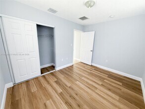 181 NE 35th Ct in Oakland Park, FL - Building Photo - Building Photo