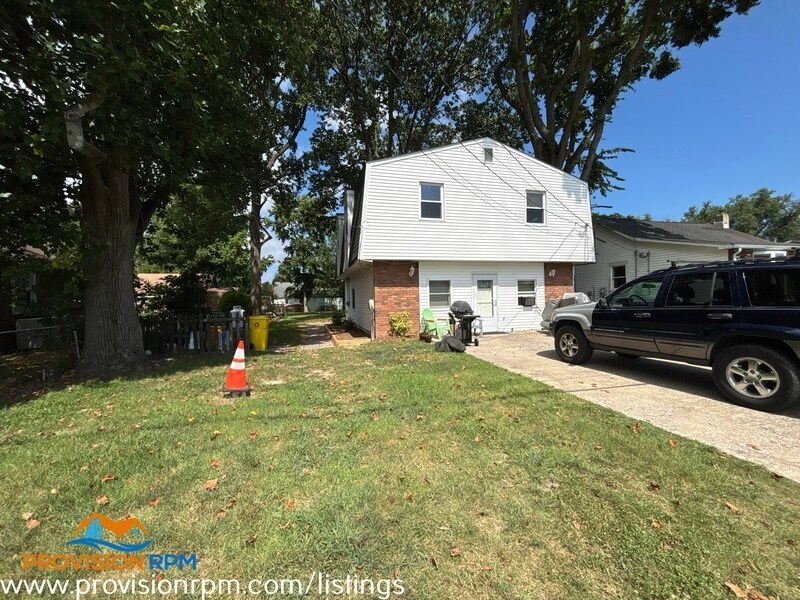 7828 Bodkin View Dr in Pasadena, MD - Building Photo