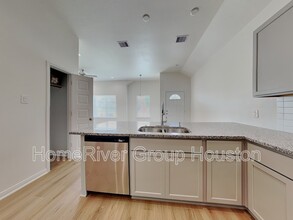 11848 E Gate Dr in Willis, TX - Building Photo - Building Photo