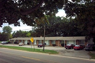 Flushing Village Apartments in Flushing, MI - Building Photo