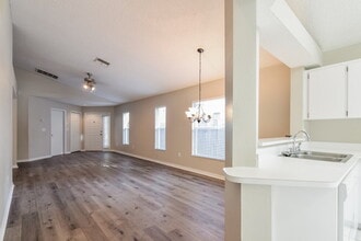 1422 Dew Bloom Rd in Valrico, FL - Building Photo - Building Photo