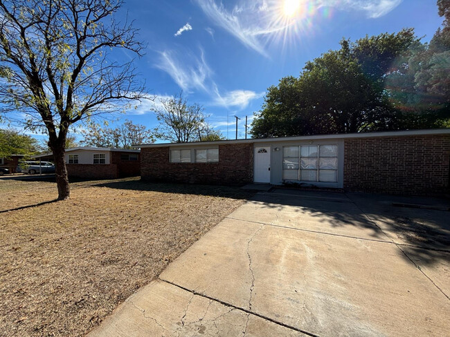 2719 66th St in Lubbock, TX - Building Photo - Building Photo