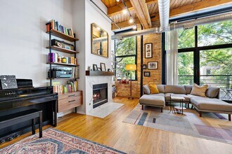 2210 W Wabansia Ave in Chicago, IL - Building Photo - Building Photo