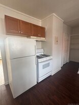 202 Noble Ave, Unit 1 in Bridgeport, CT - Building Photo
