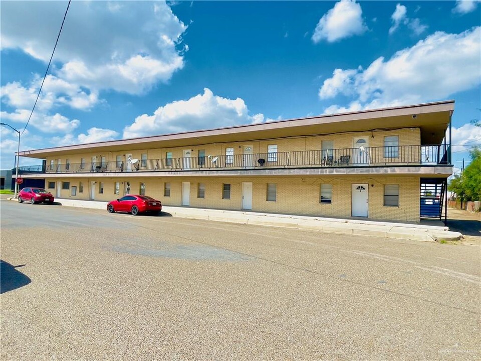 1002 Miller Ave in Donna, TX - Building Photo