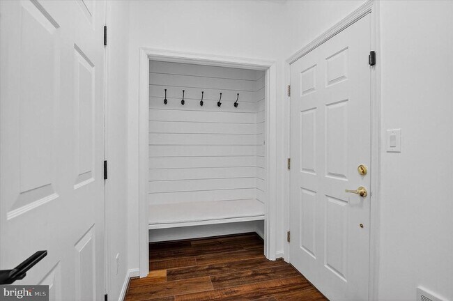 11224 Wortham Crest Cir in Manassas, VA - Foto de edificio - Building Photo