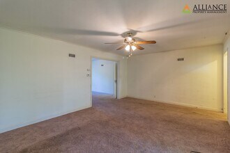 1016 Bertrand St in Manhattan, KS - Building Photo - Building Photo