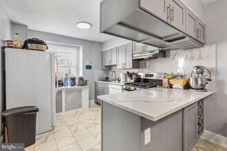 158 Montgomery Ave in Bala Cynwyd, PA - Building Photo - Building Photo