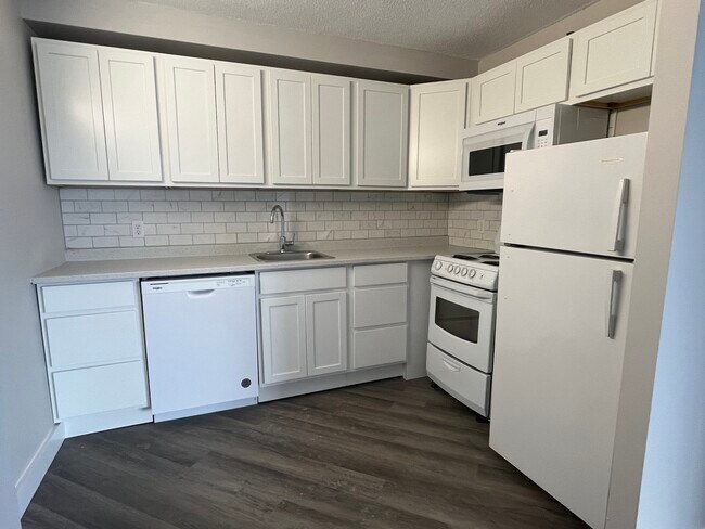 24-24 Dundas St in Dartmouth, NS - Building Photo - Building Photo