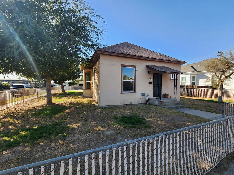 424 Kaweah St in Hanford, CA - Building Photo