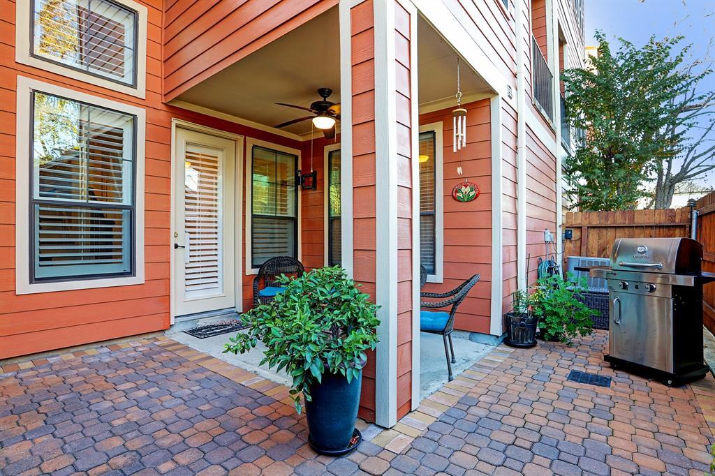1045 W 22nd St in Houston, TX - Building Photo