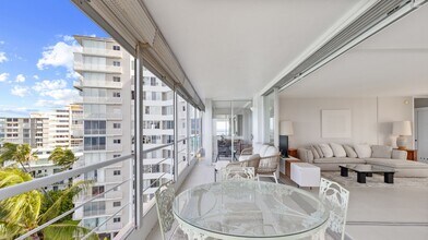 2979 Kalakaua Ave in Honolulu, HI - Building Photo - Building Photo