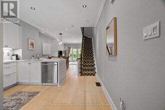 1 Baxter St in Toronto, ON - Building Photo - Building Photo